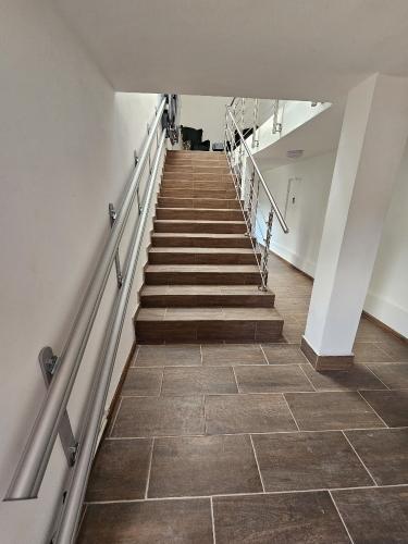 10.-Schody-s-vytahom-pre-imobilnych-do-ubytovacej-casti